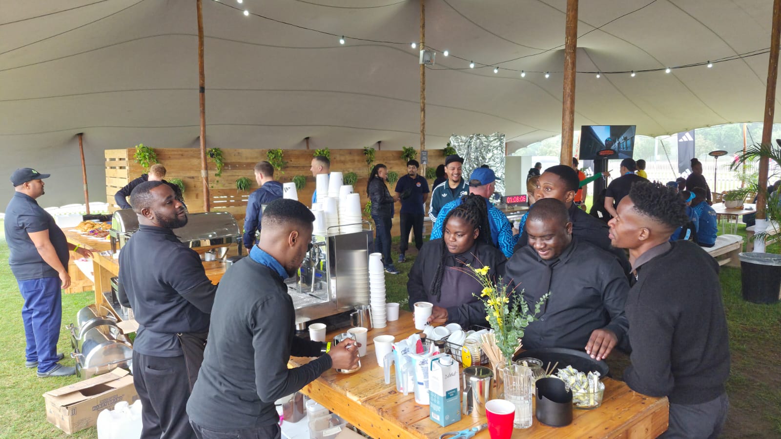 Café Duo Mobile serving guests at a large outdoor event